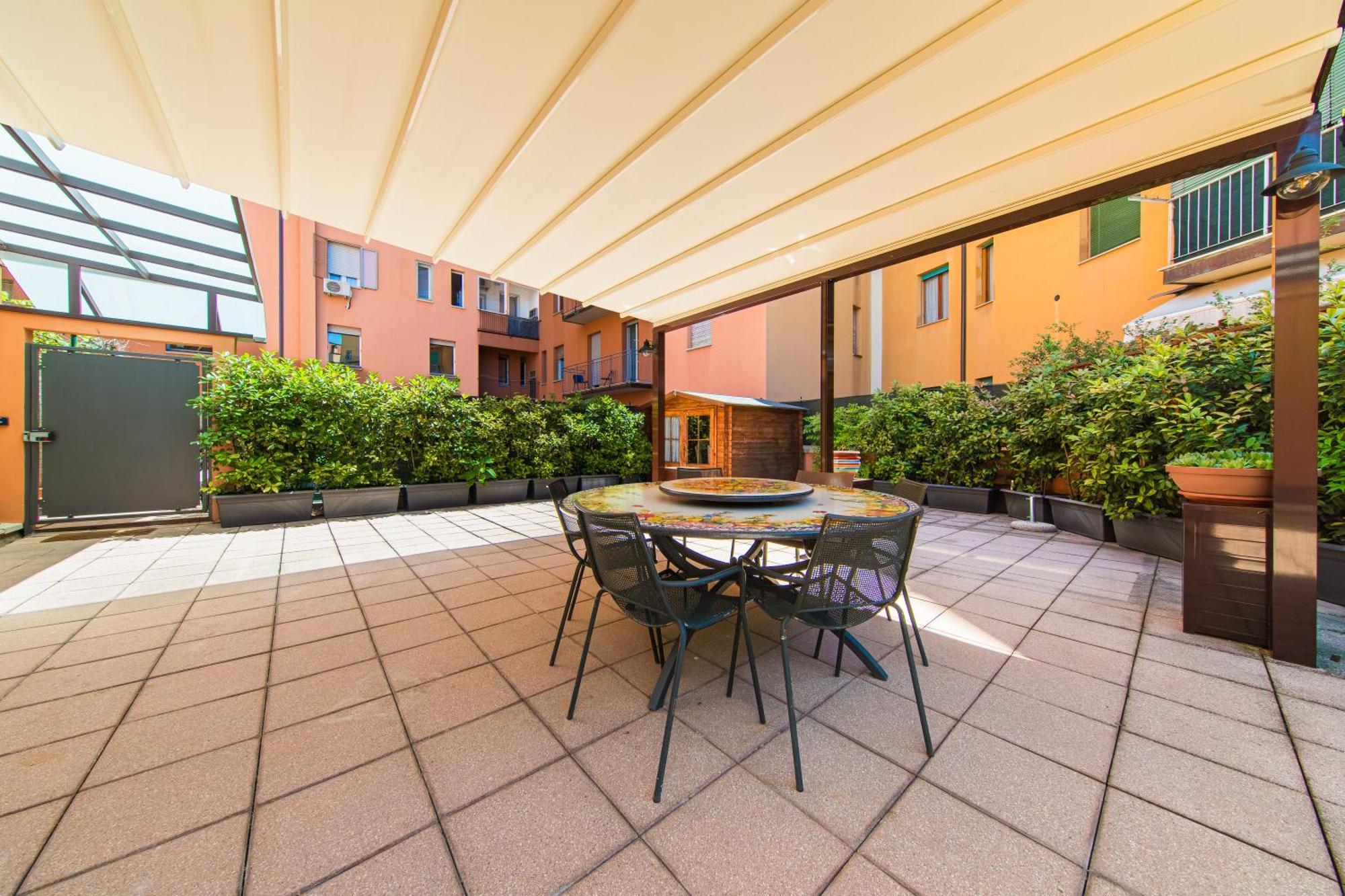 Nettuno Apartment - Private Garden In Bologna Center Экстерьер фото