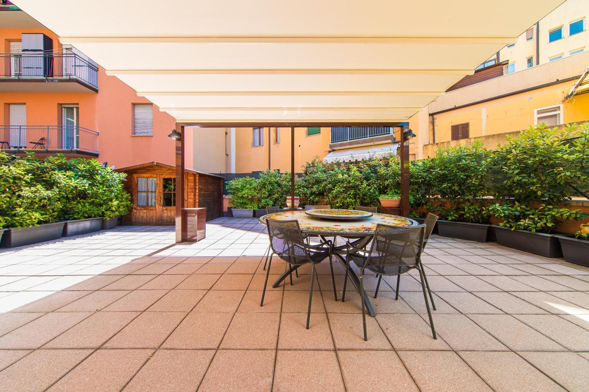 Nettuno Apartment - Private Garden In Bologna Center Экстерьер фото