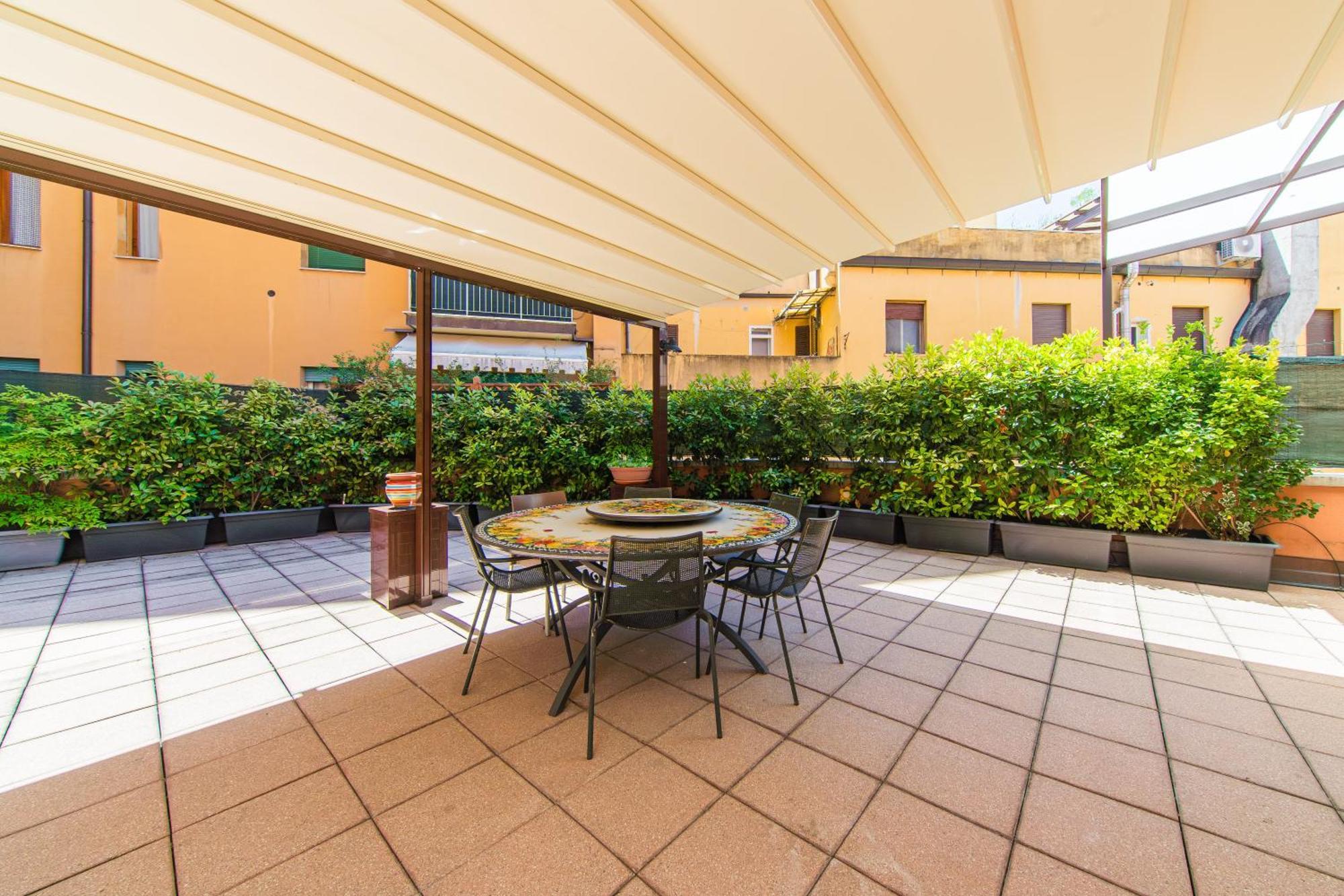 Nettuno Apartment - Private Garden In Bologna Center Экстерьер фото